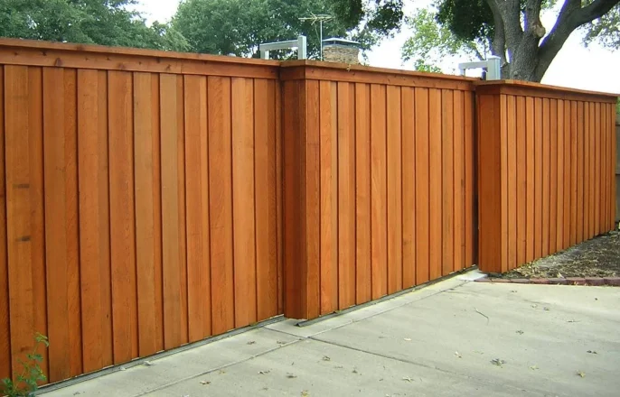 mesmerizing-wood-fence-designs-painted-in-brown-and-look-suitable-with-concrete-carpot